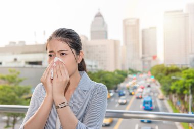 hanım alerji ve burun akıntısı var