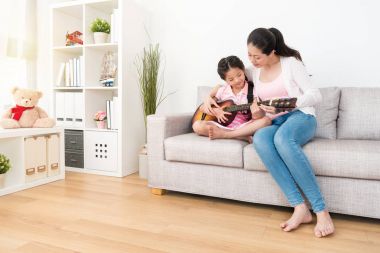 müzik öğretmeni öğretim gitar.