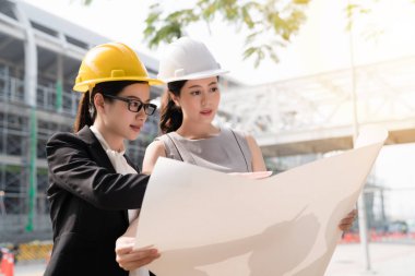 plan seyir helmat giyen kız mimar.