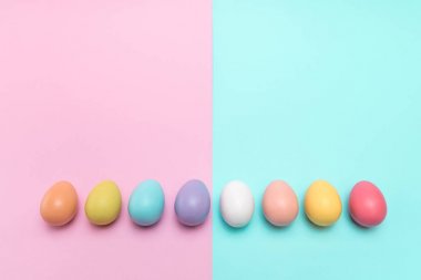 üst üste düzenli bir şekilde yerleştirilen yumurta