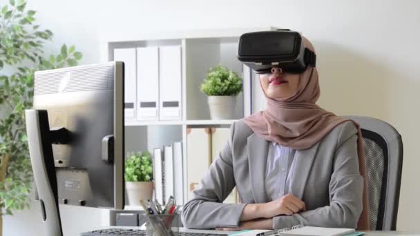 Beautiful Young Lady Muslim Worker Watching Video Relaxing Virtual Reality — Stock Video