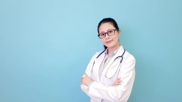 Γλυκό Αρκετά Δικαιώματα Γυναίκα Γιατρό Ιατρική Περίθαλψη Ασθενών Υγιή Και — Αρχείο Βίντεο