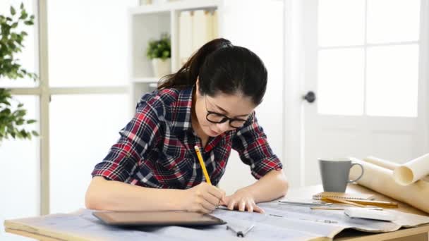 Concepto Profesión Ocupación Laboral Bastante Asiático Arquitecto Mujer Usando Regla — Vídeos de Stock