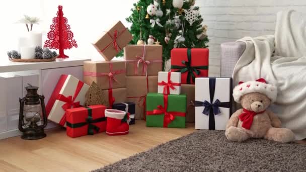 Geschmücktes Wohnzimmer Hause Für Weihnachten Der Haufen Geschenke Verpackt Und — Stockvideo