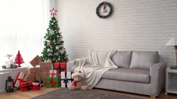 Árbol Navidad Perfecto Con Regalos Debajo Sala Estar Brillante Para — Vídeo de stock