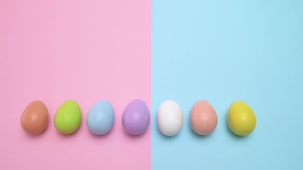 Los Huevos Rojos Pascua Emergen Repentinamente Derecha Mesa Simplemente Resulta — Vídeos de Stock