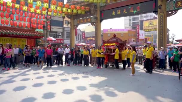 Changhua Taiwan Marzo 2018 Vista Lateral Muchas Personas Pie Plaza — Vídeo de stock