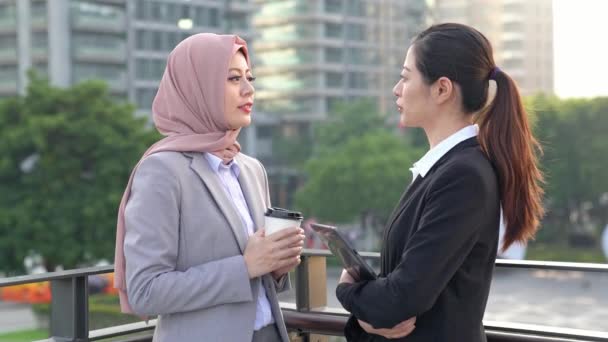 Businesswomen Having Break Standing Office Terrace Outdoor Drinking Coffee Talking — Stock Video