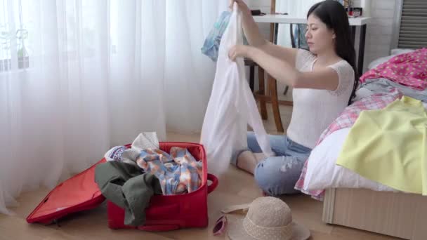 Quick Movement Asian Young Woman Pulling Clothes Out Suitcase — Stock Video