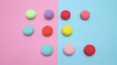 Macarons tablodan rasgele yok. Birbiri ardına kaybolur.