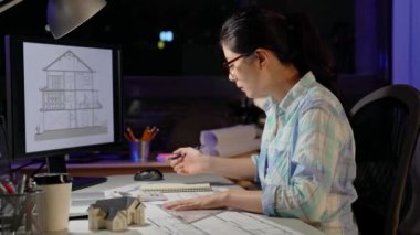 Asya deligent kadın mimar tam planı çizmek için her sayılması. O onun proje bitirmek için elinden geleni yapmaya çalışın ve bir fren geç geceye kadar almaz.