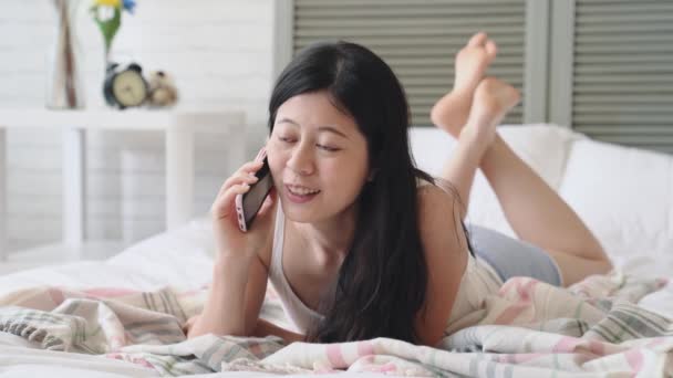 Young Asian Lady Speaking Chatting Cellphone Bed She Shares Her — Stock Video