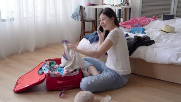 Woman Just Came Back Foreign Country She Cleaning Her Clothes — Stock Video