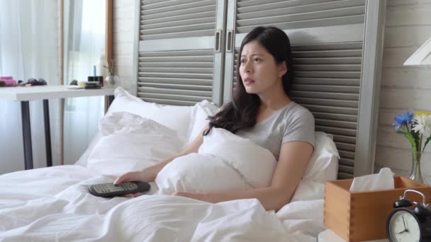 Eine Asiatische Frau Die Sich Gerade Von Ihrem Freund Getrennt — Stockvideo