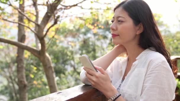 Hermosas Mujeres Japonesas Disfrutan Vista Natural Aire Libre Montaña Niña — Vídeos de Stock