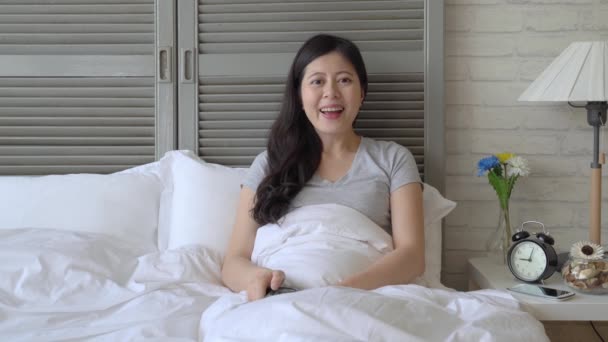 Femme Asiatique Chaîne Shopping Domicile Dans Chambre Elle Est Tellement — Video