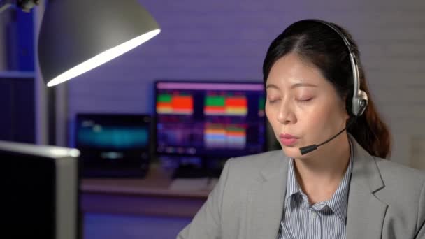 Retrato Asia Sonriente Mujer Operador Atención Cliente Lugar Trabajo Trabajando — Vídeos de Stock