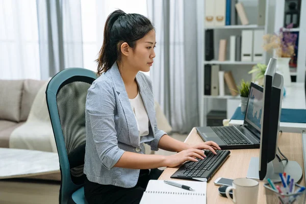 Korean girl working at home on computer — 스톡 사진