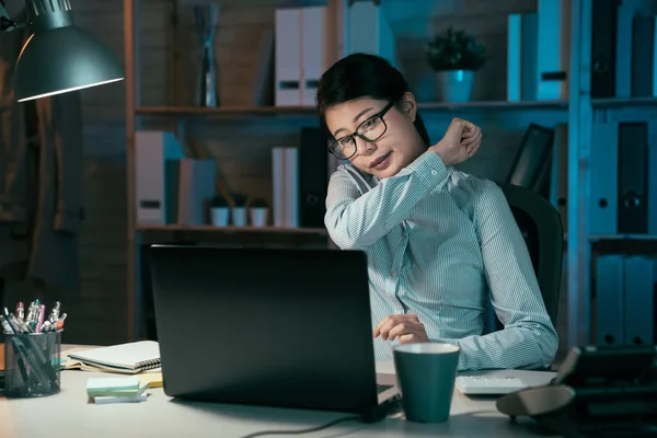 Tired lady massage her shoulder Royalty Free Stock Photos