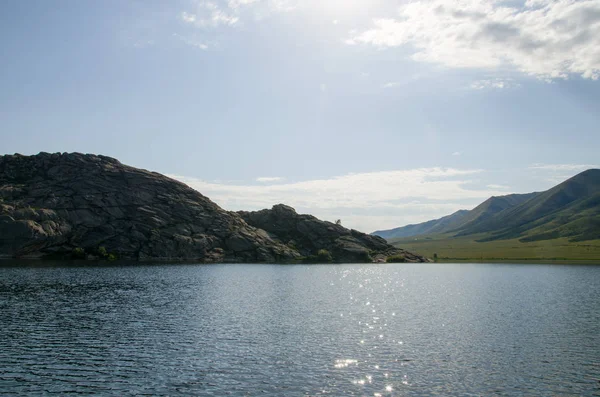 Dağlarda huzurlu su