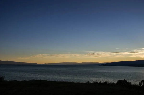 Gölde gün batımı