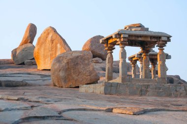 Antik Hint Tapınağı, eski kale Harabeleri