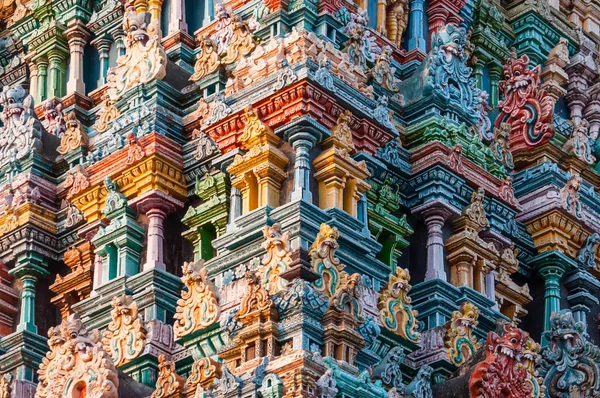 Красиво вирізані стіни храму в Індії — стокове фото