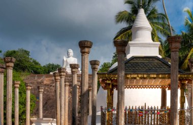 Oturma Buda heykeli Mihintale, Sri Lanka