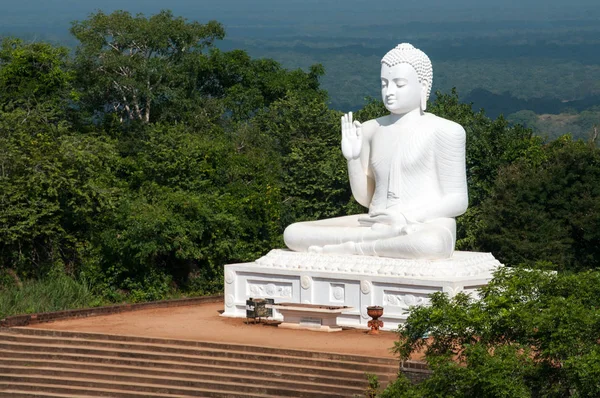 座っている仏像 Mihintale、スリランカ — ストック写真