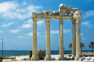 Side Apollon tample