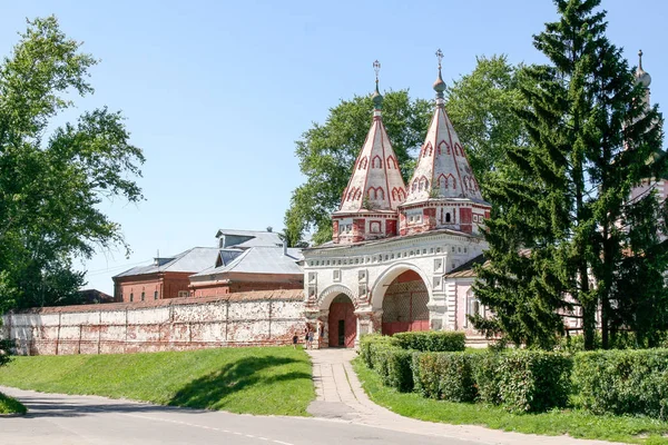 Puertas santas del Monasterio de la Deposición de la Túnica, Rusia, Suzdal — Foto de Stock