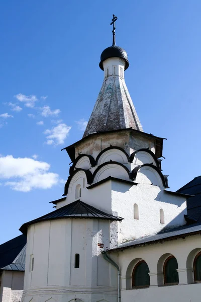 Zelt der Refektoriumskirche Mariä Himmelfahrt des Erlöserklosters St. Euthymius, Russland, Susdal — Stockfoto