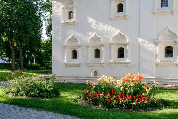 El muro del edificio comunitario del Monasterio del Salvador de San Eutimio, Rusia, Suzdal — Foto de Stock