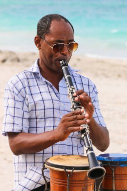 Müzisyen klarnet, Küba, Varadero çalış