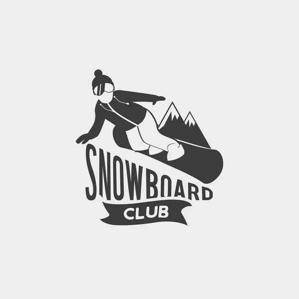 Logo del club de snowboard, etiqueta o plantilla de insignia. Símbolo de snowboard con snowboard y montañas . — Vector de stock
