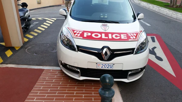 Coche de policía de Mónaco estacionado en la calle, vista frontal —  Fotos de Stock