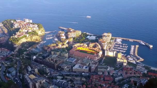 Letecký panoramatický pohled Monaco-Ville a Fontvieille okres — Stock video