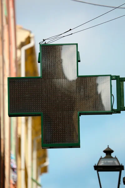 Italienische Leuchtschrift für Apotheken — Stockfoto