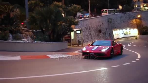 Röd Ferrari 488 i Monte-Carlo, Monaco — Stockvideo