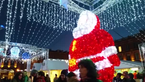 Papai Noel no mercado de Natal — Vídeo de Stock