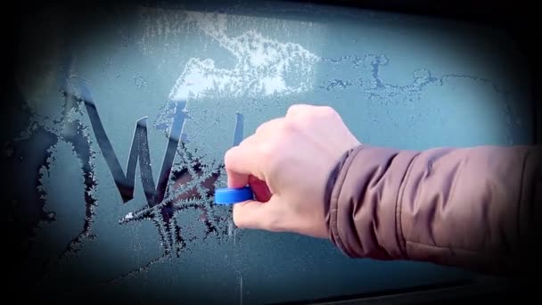 Kış soğuk camına yazılı — Stok video