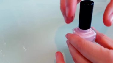 Pembe oje.