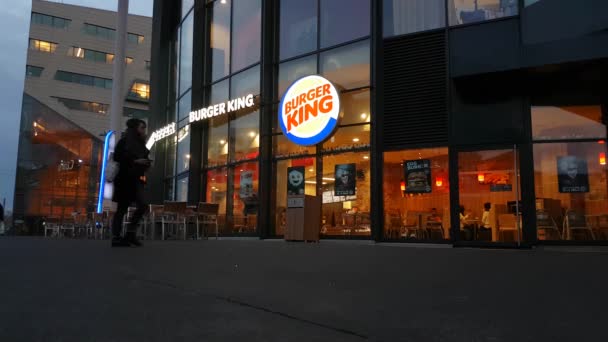 Hambúrguer restaurante rei — Vídeo de Stock