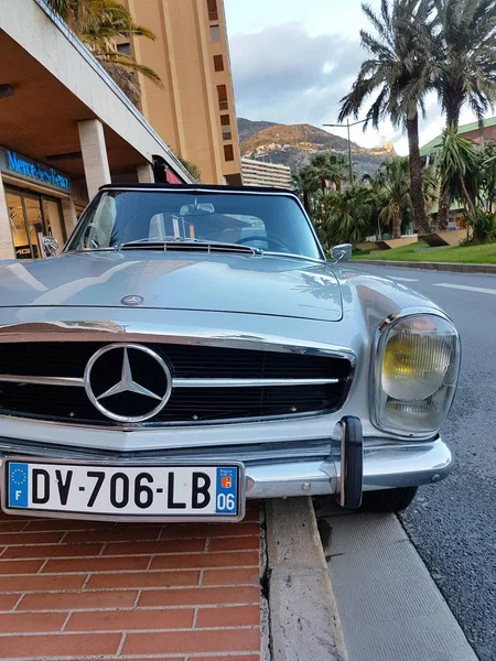 Luxury Old Mercedes-Benz Roadster Parked in Monaco — Stock Photo, Image