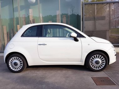 Beyaz fiat 500