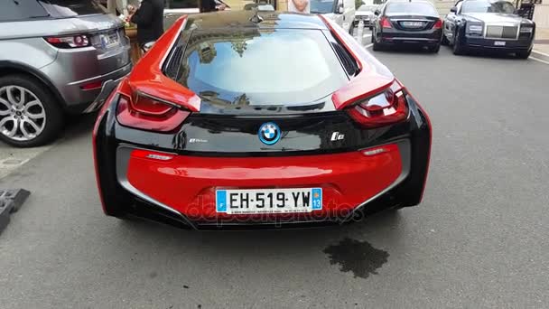 BMW i8 - achteraanzicht — Stockvideo
