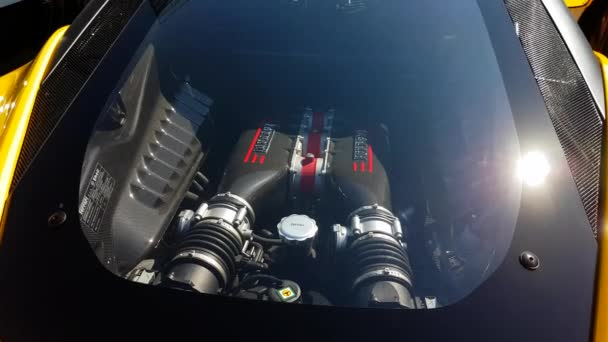 Закрыть двигатель Ferrari — стоковое видео