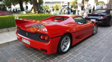 Ferrari F50 arkadan görünüş