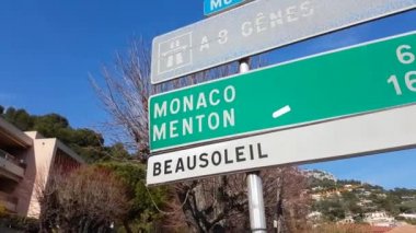 Fransız Rivierası'nda Fransız yol işaretleri
