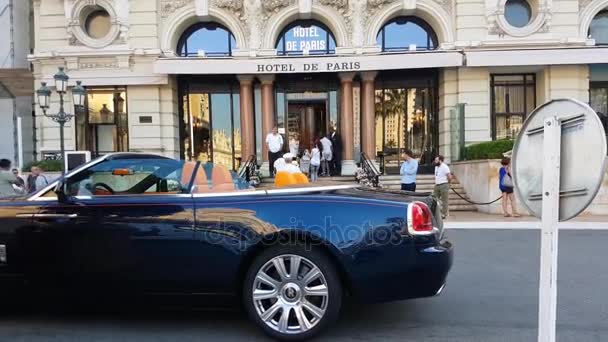 Rolls-Royce Phantom Drophead golpe em Mônaco — Vídeo de Stock